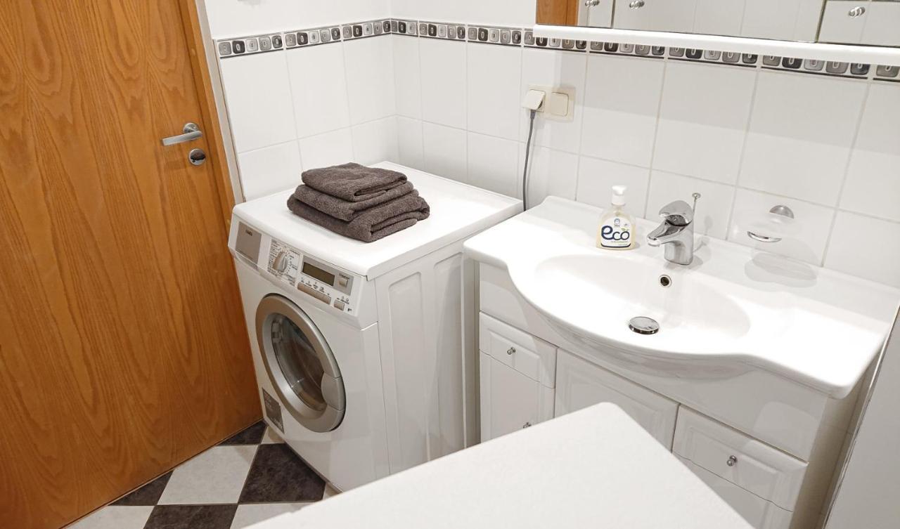 Riga City Center Quiet Apartment With Free Private Parking Bagian luar foto
