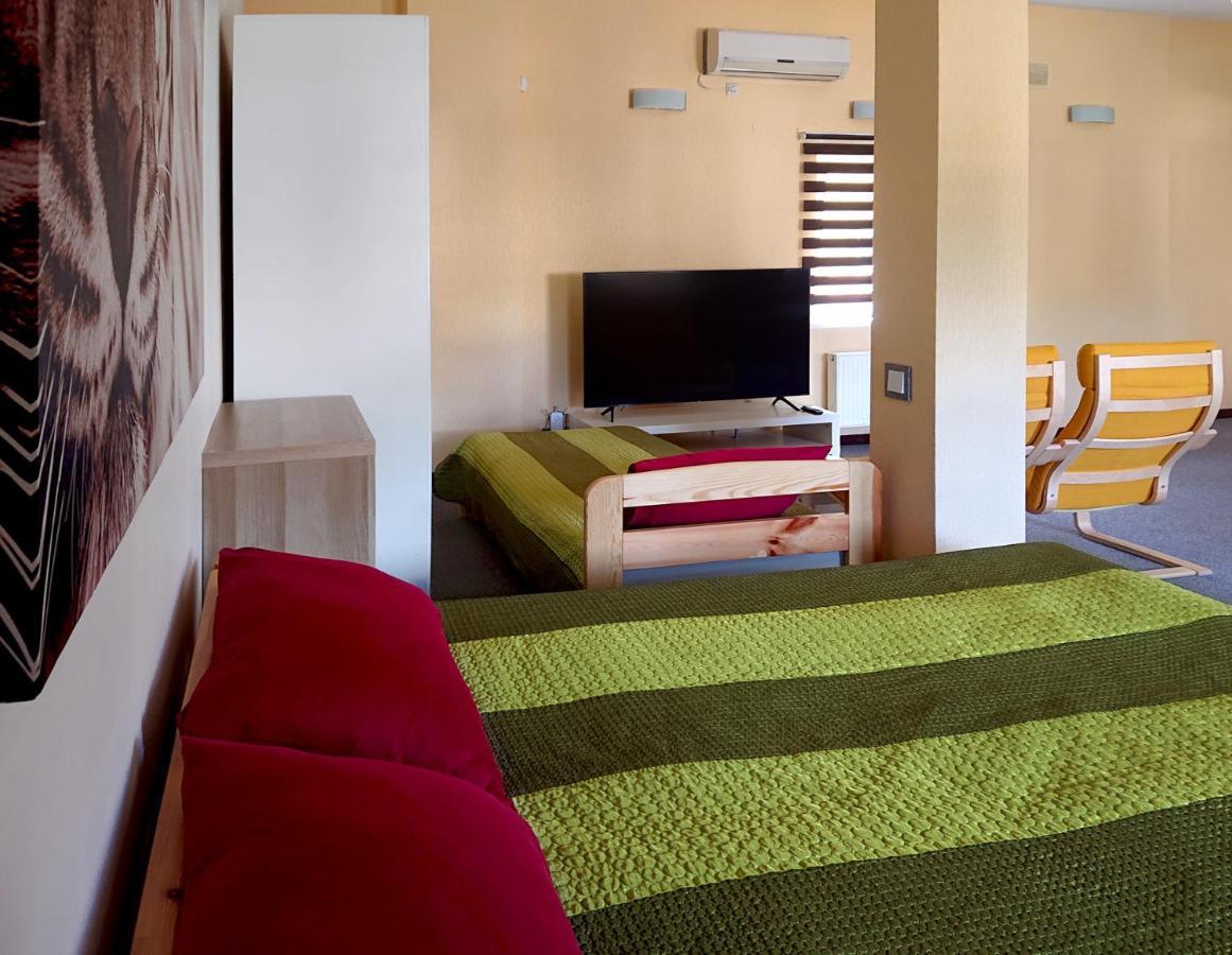 Riga City Center Quiet Apartment With Free Private Parking Bagian luar foto